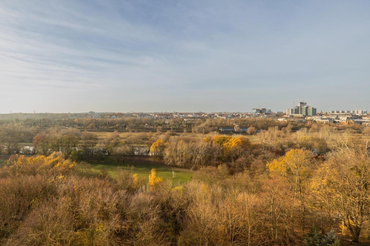 Near The Warta River By Renters *